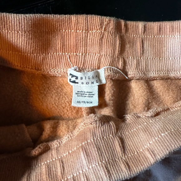 Billabong shorts - Picture 2 of 3